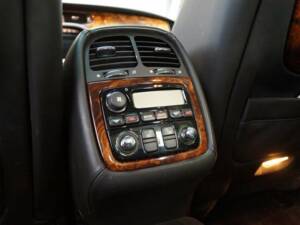 Image 16/50 of Jaguar XJ 8 4.2 (2007)