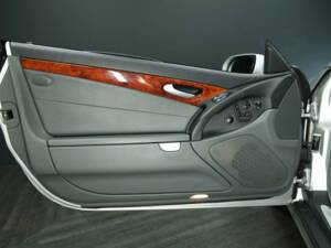 Immagine 10/30 di Mercedes-Benz SL 500 (2006)