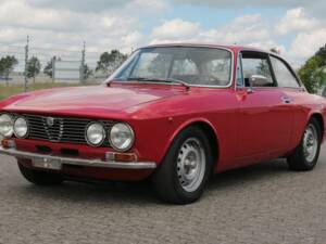 Afbeelding 1/7 van Alfa Romeo Giulia 1600 GT Junior (1976)