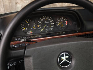 Image 43/63 de Mercedes-Benz 500 SEC (1985)