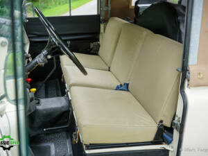 Image 15/55 of Land Rover 88 (1958)
