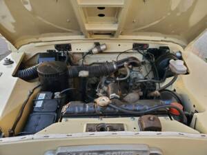 Image 16/22 of Land Rover 109 (1977)