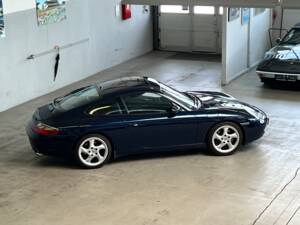 Image 4/44 de Porsche 911 Carrera (2000)