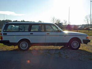 Image 2/45 of Volvo 245 GL (1991)