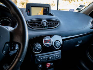 Image 20/40 of Renault Clio Gordini R.S. (2012)