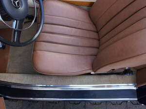 Image 22/50 of Mercedes-Benz 280 SL (1969)