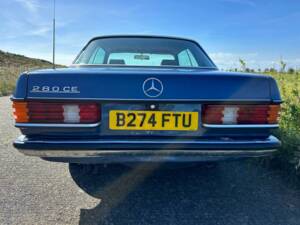 Image 2/26 de Mercedes-Benz 280 CE (1985)