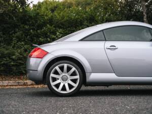 Immagine 23/50 di Audi TT 1.8 T quattro (2006)