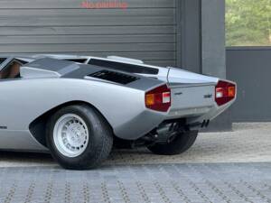 Afbeelding 38/45 van Lamborghini Countach LP 400 (1975)