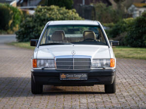 Image 7/42 de Mercedes-Benz 190 E (1984)