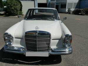 Image 4/50 of Mercedes-Benz 280 SE (1970)