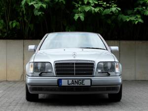 Image 9/69 of Mercedes-Benz E 320 (1994)
