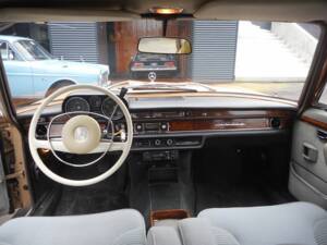 Image 10/19 of Mercedes-Benz 300 SEL (1970)