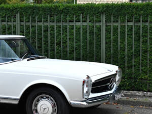 Image 10/38 de Mercedes-Benz 280 SL (1968)