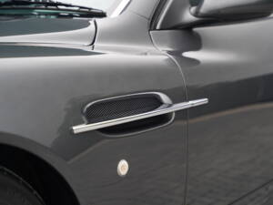 Image 38/50 of Aston Martin V12 Vanquish S (2007)
