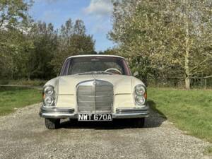 Image 25/50 of Mercedes-Benz 220 SE b (1963)