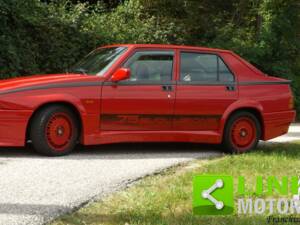 Image 5/10 de Alfa Romeo 75 1.8 Turbo Evoluzione (1992)