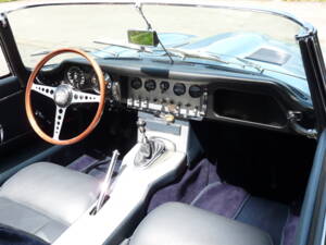 Image 13/26 of Jaguar E-Type 3.8 (1963)