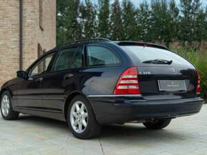 Image 6/50 de Mercedes-Benz C 320 T (2001)