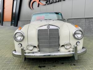 Image 4/36 of Mercedes-Benz 220 SE b (1961)