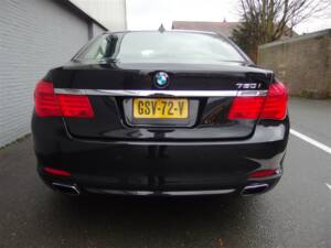 Image 8/98 of BMW 750i (2009)