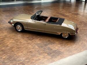 Imagen 10/31 de Citroën DS 21 Usine (1970)