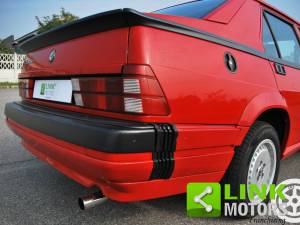 Image 8/9 de Alfa Romeo 75 1.8 Turbo (1988)
