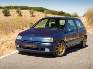 Image 3/87 de Renault Clio I Williams (1994)