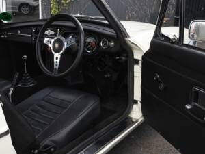 Bild 29/36 von MG MGC GT (1969)