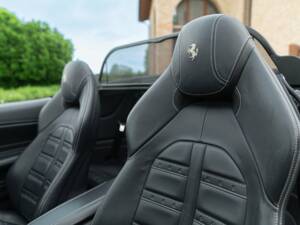 Bild 43/50 von Ferrari California T (2014)