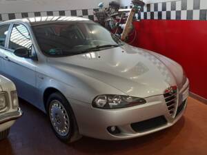 Bild 1/14 von Alfa Romeo 147 1.6 TS (2009)