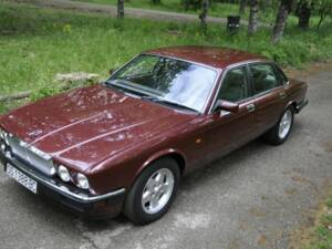 Image 3/7 of Jaguar XJ6 3.2 Sovereign (1994)