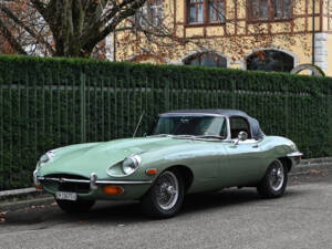 Image 33/60 de Jaguar E-Type (1970)