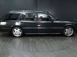 Bild 7/30 von Mercedes-Benz E 36 AMG T (1994)