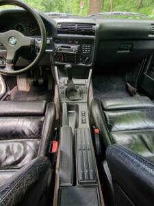 Image 17/70 of BMW M3 (1990)