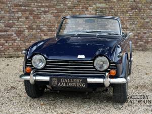 Image 10/50 of Triumph TR 250 (1968)