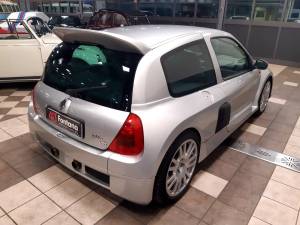 Image 8/15 of Renault Clio II V6 (2001)