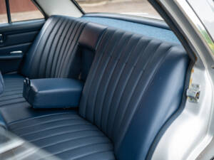 Image 38/63 of Mercedes-Benz 230&#x2F;6 (1974)