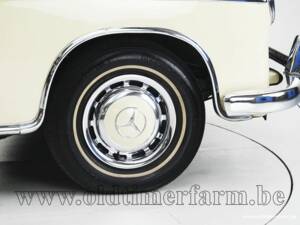 Image 11/15 de Mercedes-Benz 220 SE b (1961)