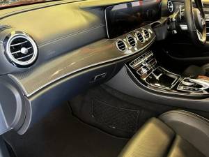 Image 27/50 of Mercedes-Benz E 63 AMG T (2017)