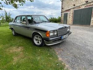 Imagen 2/9 de Mercedes-Benz 230 E (1982)