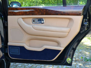 Image 17/50 of Bentley Arnage Green Label (1999)