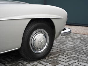 Image 40/50 of Mercedes-Benz 190 SL (1960)