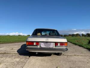 Immagine 5/23 di Mercedes-Benz 300 D (1981)