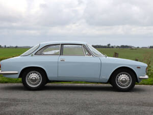 Image 16/50 of Alfa Romeo Giulia 1600 Sprint GT Veloce (1967)