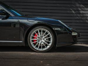 Image 42/45 of Porsche 911 Carrera 4S (2010)