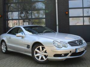 Image 1/7 of Mercedes-Benz SL 500 (2001)