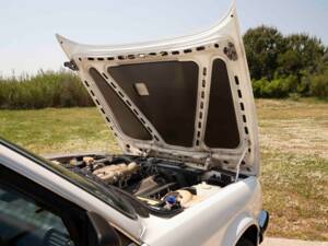 Image 65/70 of BMW 320i (1990)