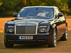 Bild 5/50 von Rolls-Royce Phantom Coupé (2010)