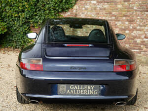 Image 24/50 of Porsche 911 Carrera (2003)